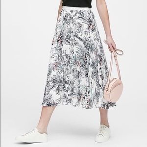 NWT Banana Republic JAPAN EXCLUSIVE Floral Pleated Midi Skirt, size 6